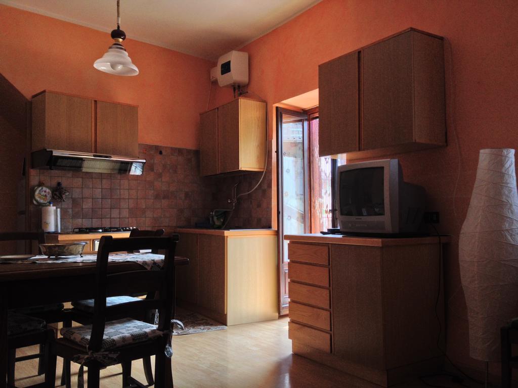 La Tana Del Lupo Apartment เอนตรักเกว ภายนอก รูปภาพ