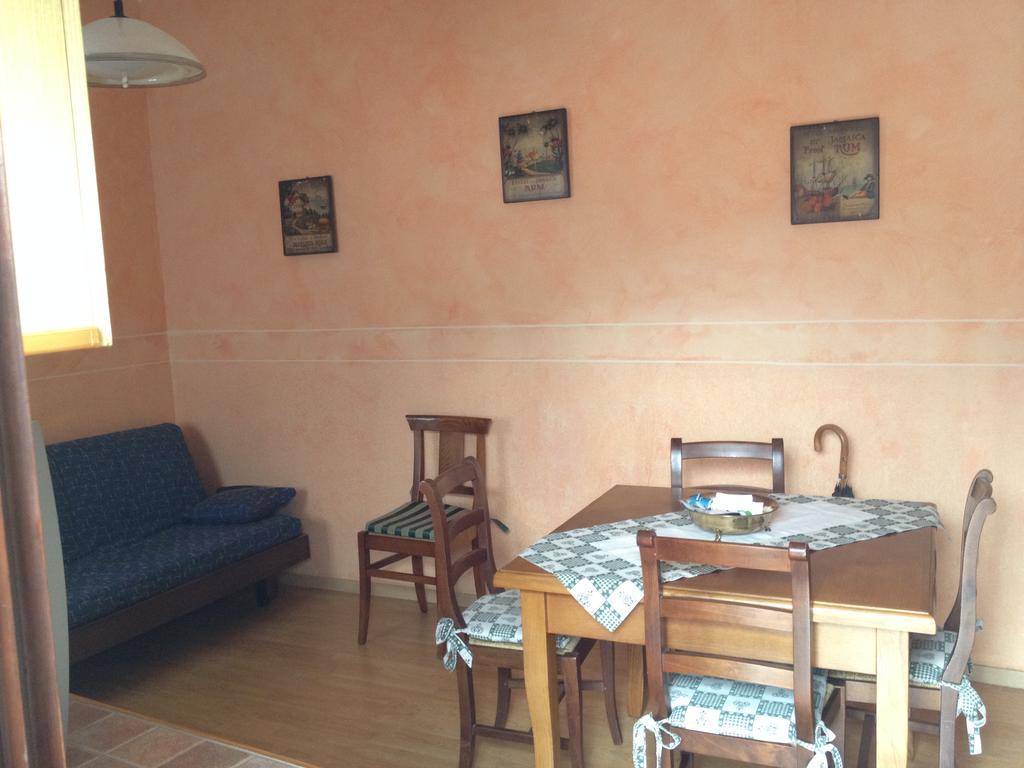 La Tana Del Lupo Apartment เอนตรักเกว ภายนอก รูปภาพ