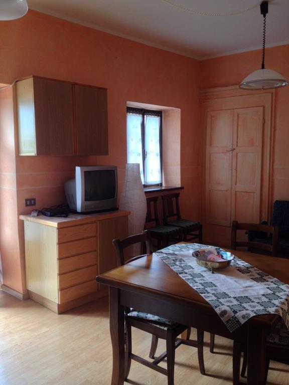 La Tana Del Lupo Apartment เอนตรักเกว ภายนอก รูปภาพ