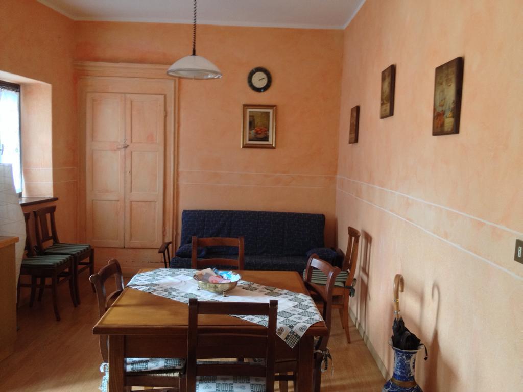 La Tana Del Lupo Apartment เอนตรักเกว ภายนอก รูปภาพ