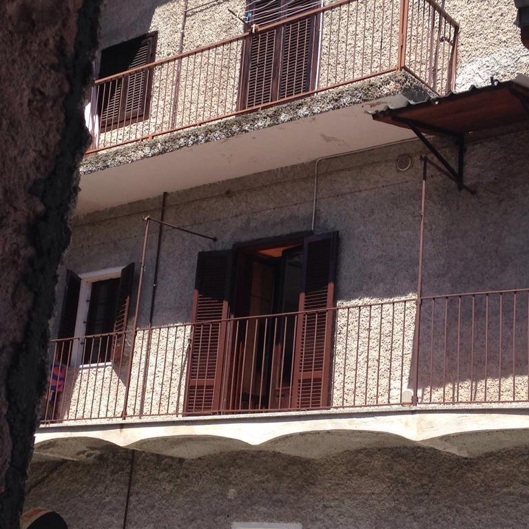 La Tana Del Lupo Apartment เอนตรักเกว ภายนอก รูปภาพ